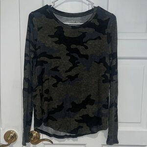 Aeropostale Camo Long Sleeve Tee - Black and Green